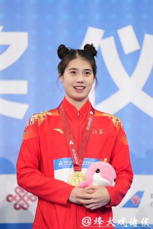 张雨霏谈全运会:有在慢慢“变回小将” 张雨霏谈全运会:有在慢慢“变回小将”
