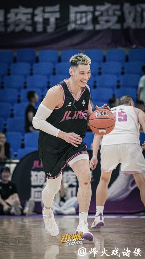 老队友林书豪给崔永熙提建议:训练中要狠一些 老队友林书豪给崔永熙提建议:训练中要狠一些