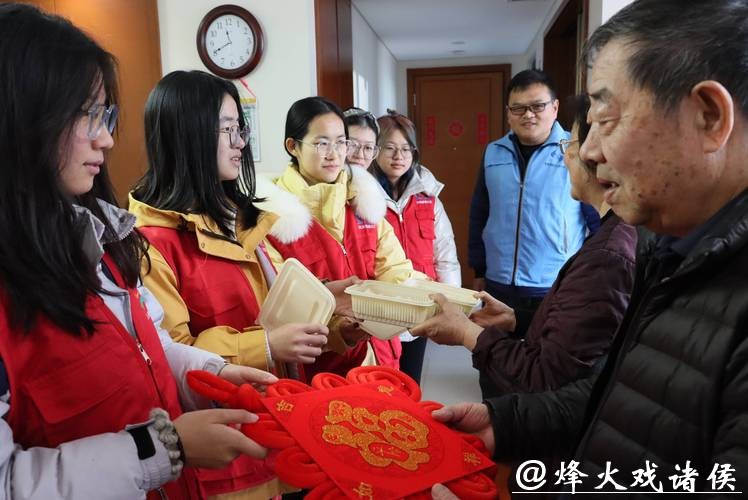 服务送到家门口,年味暖在心窝里 服务送到家门口,年味暖在心窝里