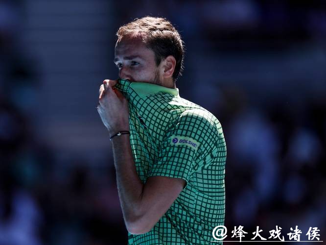 澳网:梅德韦杰夫晋级男单第三轮 澳网:梅德韦杰夫晋级男单第三轮